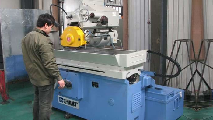 Surface grinding machine